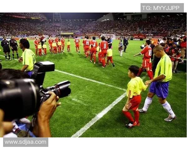 重温足球盛宴经典解说带你领略历史瞬间与激情时刻